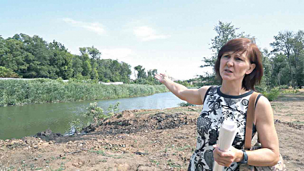 Активист Ирина ДОРОХИНА: «Еще несколько лет назад здесь была роща. Теперь — голый берег».