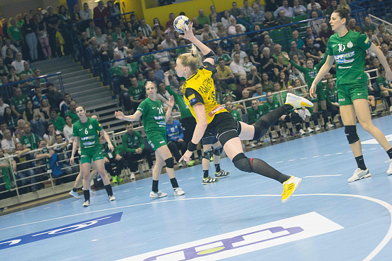 Ворота венгерок атакует Ксения Макеева. Фото с www.gc-rostov-don.ru