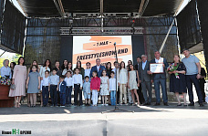 В сумме 882 года