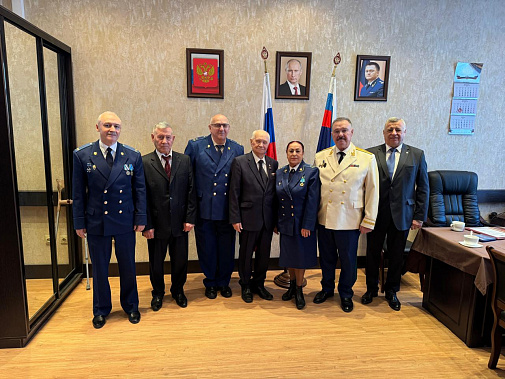 Настоящий полковник: старшего советника юстиции Тамару Медведеву поздравили с двойным праздником