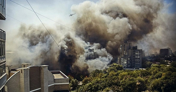 Пожар на Театральном спеке в Ростове. Август 2017 года. Источник фото: www.salt.zone.