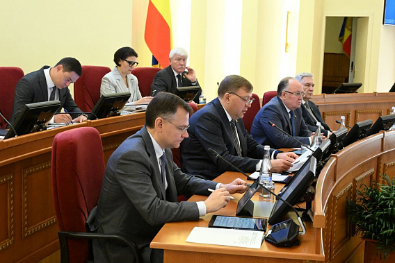 В президиуме 21-го заседания донского парламента. Источник фото: Законодательное собрание Ростовской области/ А. Карбинов.