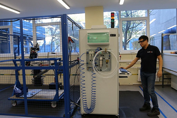 На НЭВЗе открылся первый французский ремонтный завод