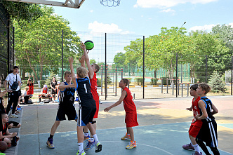 На площадках Гребного канала «Дон» прошли матчи пятого суперфинала детской Уличной баскетбольной лиги