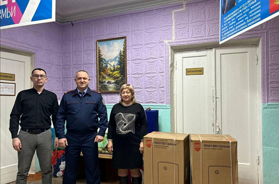 В ЛНР следователи поздравили с праздниками воспитанников подшефной школы-интерната