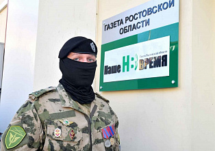 Еще не кончилась война… Но бойцы ОМОН уже зачищают ее последствия
