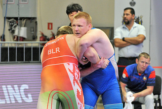 В борьбу вступили девушки