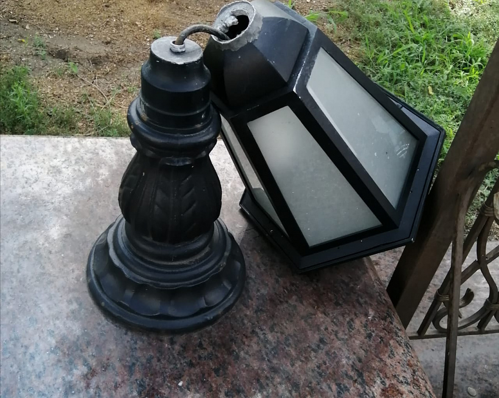 В самом центре донской столицы какие-то вандалы то и дело крушат фонари. Помогут ли по-новому работающие видеокамеры установить виновников?