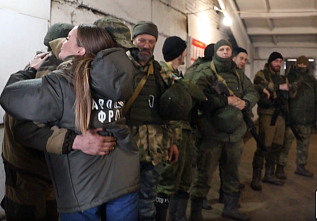 Мобилизованным из Ростовской области привезли новогодние подарки