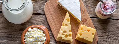 Сыр и цельное молоко защищают сосуды