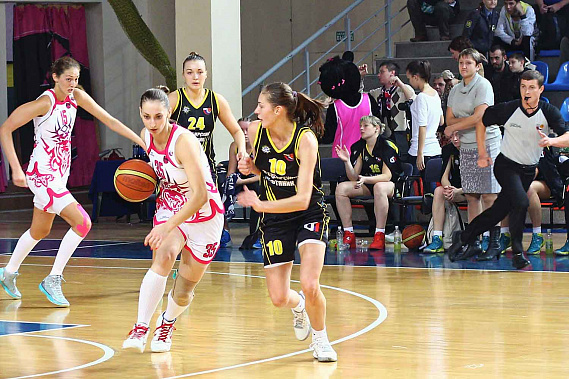 И полетел оранжевый мяч