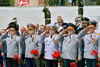 Гирлянду Славы возложили к стеле воинам-освободителям Ростова-на-Дону