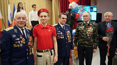 С ростовскими лицеистами встретились ветераны