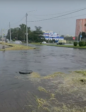 В Ростове-на-Дону ограничивали движение на улице Малиновского из-за ливня