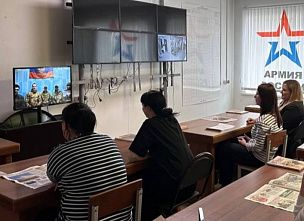 В танковом полку состоялся телемост военнослужащих и их родственников