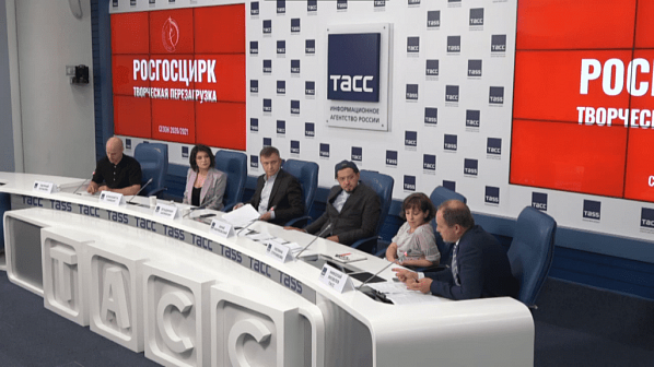 На пресс-конференции Росгосцирка заявили о перезагрузке системы. Представления станут более зрелищными, а в государственную систему цирков планируют вернуть как можно больше маститых мастеров, представителей цирковых династий, и здесь очень ждут молодежь.