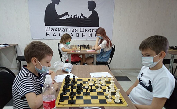 Школа «Наставник» и «Наше время» вернули в Ростов «живые» шахматы