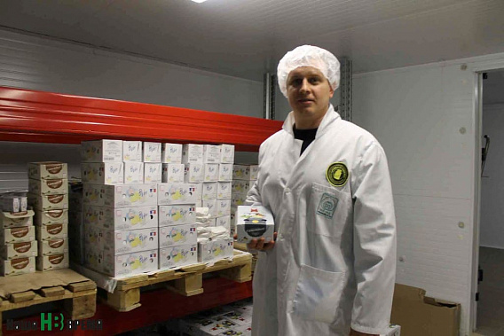 Егор ХОХУЛЯ: «Для производства килограмма сыра необходимо переработать 8 литров молока высшего сорта без антибиотиков. В 2018 году таких сыров произведено 70 тонн, за 3 квартала 2019 года – 78,5 тонны».