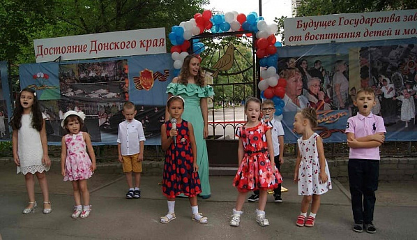 Фотовыставка на заборе