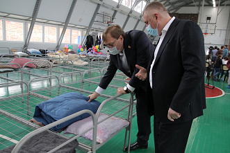 На Дону с наступающим 8 марта поздравляют прибывших из Донбасса девочек и женщин