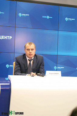 Андрей Майер: «Во всех 111 дворах, участвовавших в программе в этом году, жители решили расширить перечень объектов минимального благоустройства, хотя для этого пришлось внести и свои средства. Люди хотят жить хорошо». Андрей Майер: «Во всех 111 дворах, участвовавших в программе в этом году, жители решили расширить перечень объектов минимального благоустройства, хотя для этого пришлось внести и свои средства. Люди хотят жить хорошо».