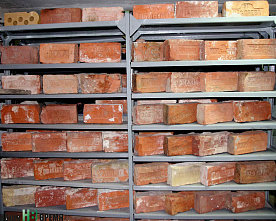 Охотник за кирпичами