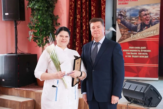 Их профессионализм, стойкость и забота о пациентах создают атмосферу тепла и надежды...