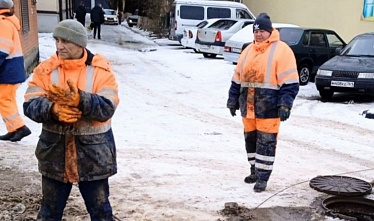 В Гуково в новом году в канализационной сети возникли уже десятки аварийных ситуаций, связанных со скоплением бытового мусора