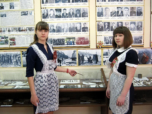 Юные краеведы Снежана Полещук и Софья Григорьева