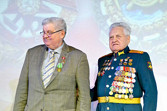 Не расстанусь с комсомолом!