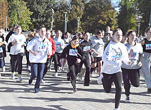 В Шахтах прошли массовые соревнования по бегу среди детей, юношей и девушек под девизом «Испытай себя».