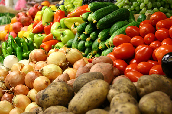 Более 250 килограммов овощей и фруктов пытались пронести в ручной клади через границу в Донецке