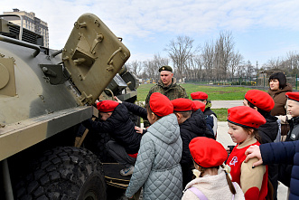 28 03 2026 Школьники Аксайского района с экскурсией побывали в 103 мотострелковом полку