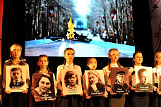 В Таганроге установили памятный знак комсомольцам