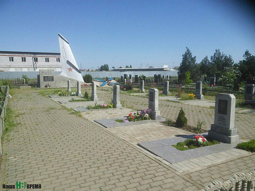 Сегодня к мемориальному комплексу на Восточном кладбище Батайска придут люди на траурный митинг, вспомнить тех, кто погиб в далеком 1988 году. Сегодня к мемориальному комплексу на Восточном кладбище Батайска придут люди на траурный митинг, вспомнить тех, кто погиб в далеком 1988 году.