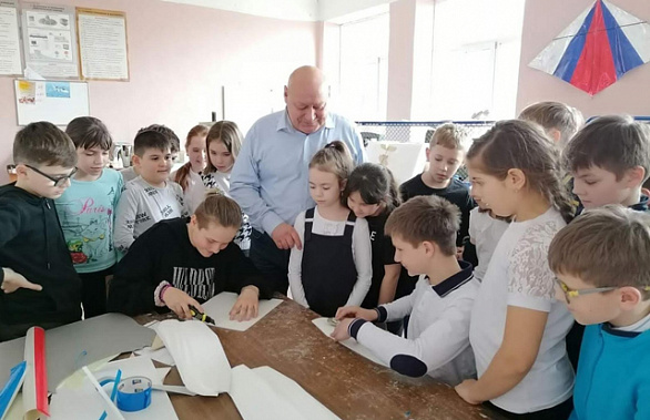 ﻿Ростовского ветерана Александра Шмелькова в Москве и Санкт-Петербурге отметили за успехи в наставничестве