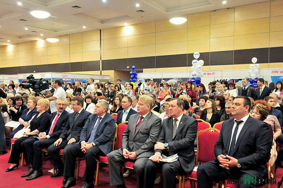 Пока читатель с нами