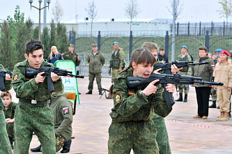 В ростовском парке «Левобережный» прошли показательные выступления военных