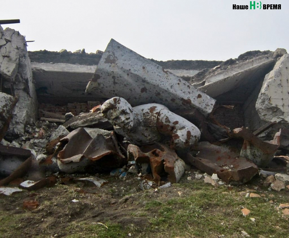 Построенный в 1967 году мемориал в честь сражавшихся с нацизмом был разрушен неонацистами в 2014-м.