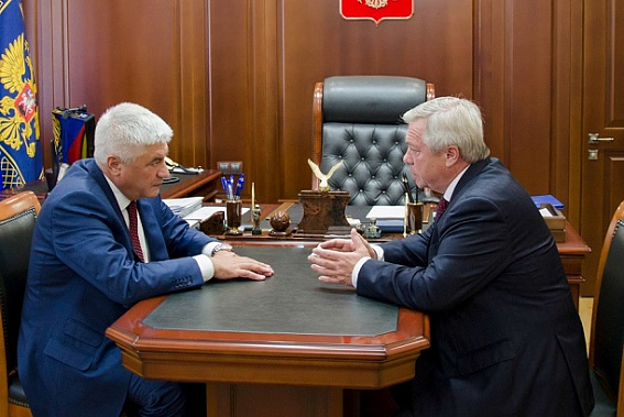 Во время встречи министра внутренних дел с губернатором. Источник фото: пресс-служба губернатора Ростовской области.