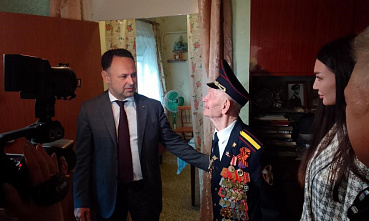 В канун Дня сотрудника органов внутренних дел принимает поздравления ветеран Великой Отечественной войны Петр Павлович Голышкин