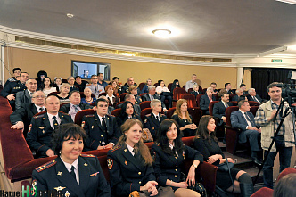 С праздником, товарищи полицейские!