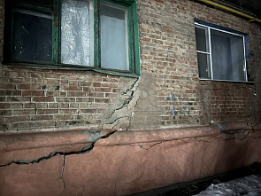 В Ростове, на улице Козлова, идет экстренное расселение жильцов аварийного четырехэтажного дома