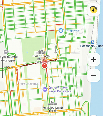 Затор в центре Ростова-на-Дону возник из-за внезапного ремонта дороги на Театральной площади