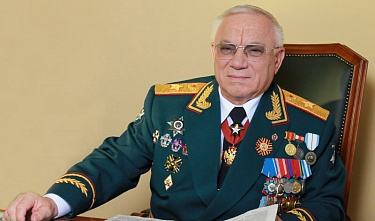 Сегодня поздравления принимает президент Клуба военачальников России Анатолий Куликов