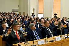Городская дума Ростова приняла досрочную отставку градоначальника Алексея Логвиненко