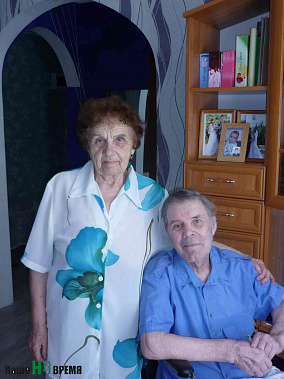 Тамара Прокофьевна и Петр Егорович КАЛУГИНЫ теперь живут в квартире, где тепло и светло.