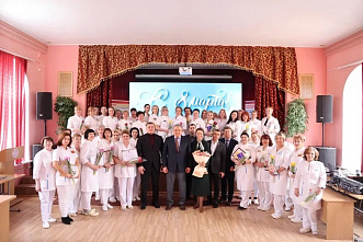 Их профессионализм, стойкость и забота о пациентах создают атмосферу тепла и надежды...