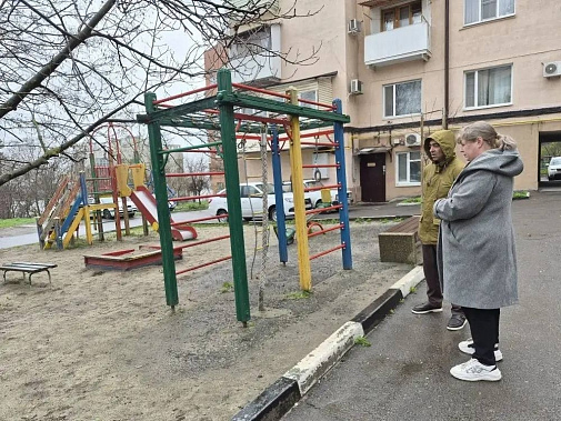 Максим Хмель - о новой детской площадке: «Решил направить свой депутатский бюджет на выполнение этого наказа...»