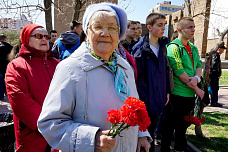 Через века, через года помните!